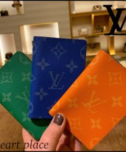 【小物で差し色をプラス★】LOUIS VUITTON ルイヴィトン カードケース
