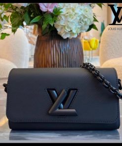 【お洒落なオールブラック☆】Louis Vuitton ツイスト WEST M25336