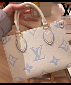 【淡いカラーが◎！】Louis Vuitton オンザゴー トートバッグ M46833